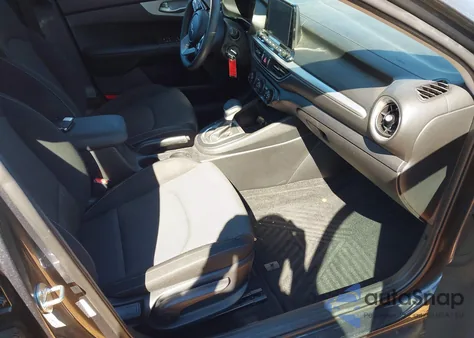 2023 Kia Forte Lxs z USA, uszkodzony, nr VIN 3KPF24AD4PE682105